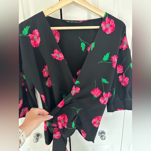 Zara Floral wrap top size xs - Picture 2 of 5